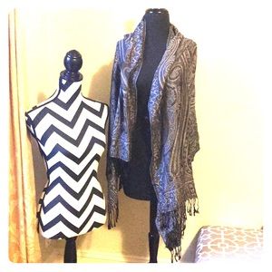 Black and gray scarf